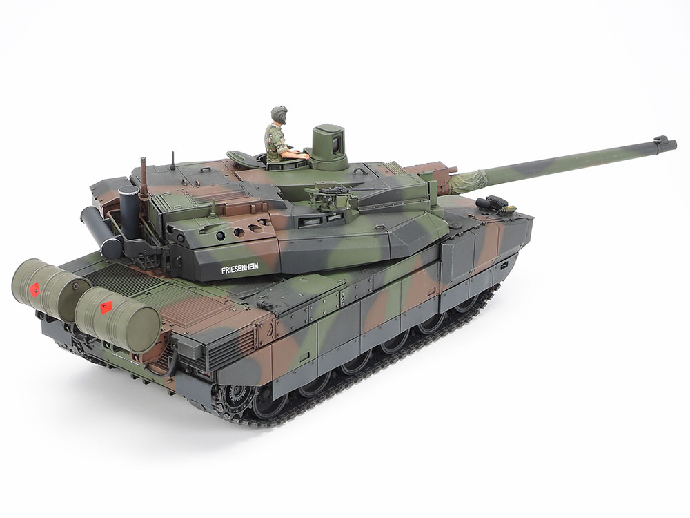 thumbnail interactive-video image 1 of 1/35 Tamiya Leclerc Series 2 With Echelon Declas : R/modelmakers 1 of 10