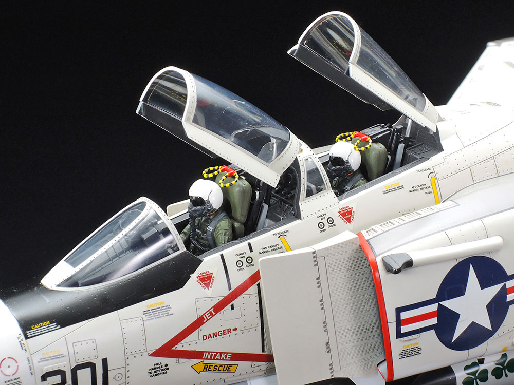 タミヤ 1/32 エアークラフトシリーズ マクダネル・ダグラス F-4J ファントムII マリーン | タミヤ