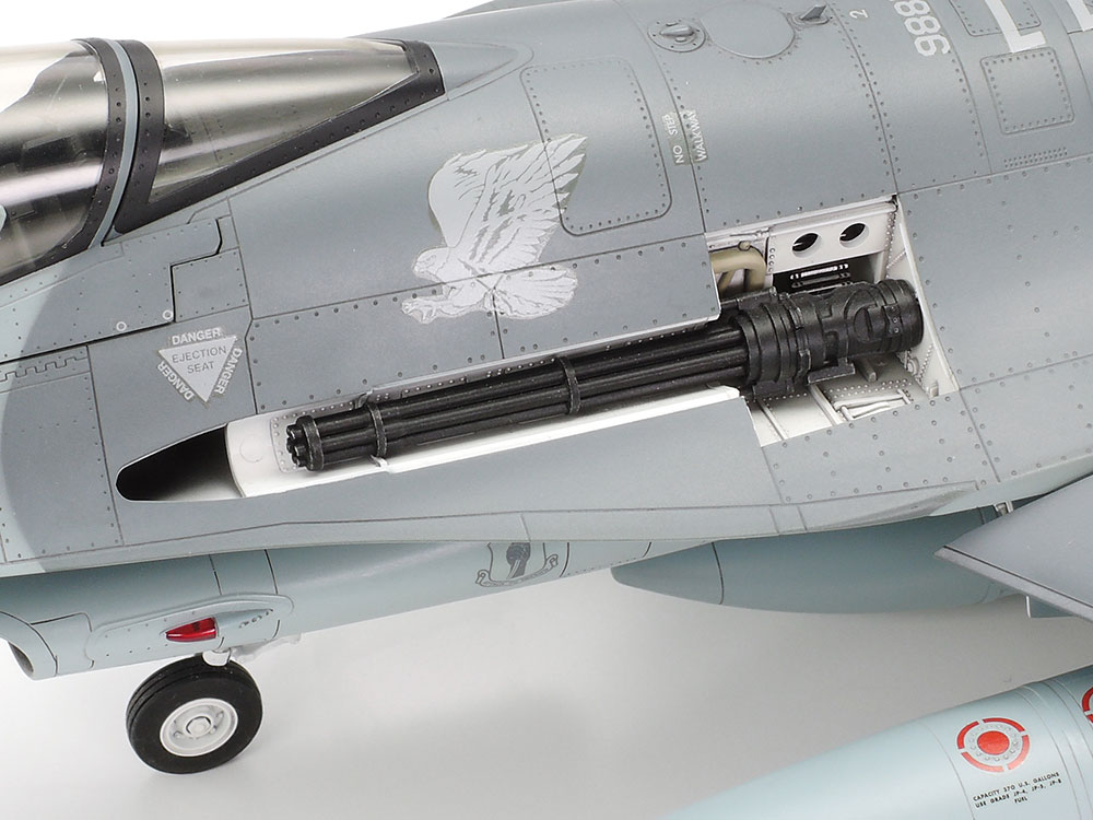 タミヤ 1/32 エアークラフトシリーズ F-16CJ［ブロック50］ファイティング ファルコン | タミヤ