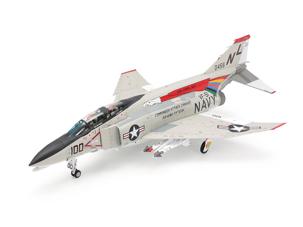 通信販売タミヤ　1/48 F-4B ファントムⅡ　サンダウナーズ　　TAMIYA　PHANTOMⅡ 完成品