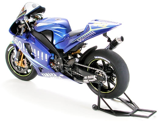 中古美品】 【セット】タミヤプラモデルYAMAHA（YZR-M1＋