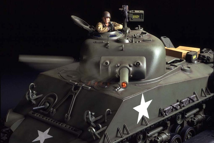 タミヤ 1/16 RCタンクシリーズ M4シャーマン （105mm榴弾砲） フル 